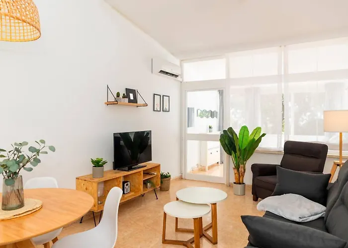 Oasis Junto Al Mar En *