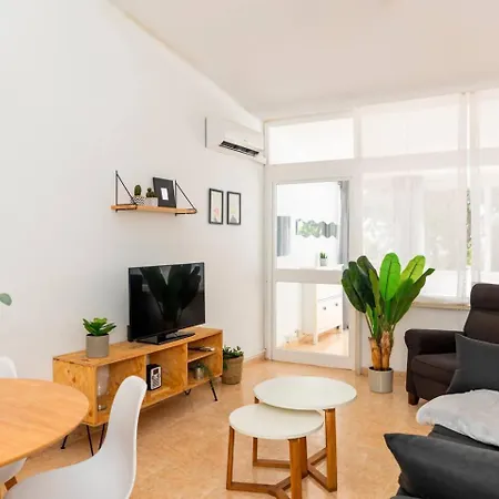 Oasis Junto Al Mar En *