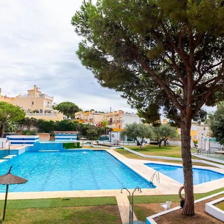 Oasis Junto Al Mar En