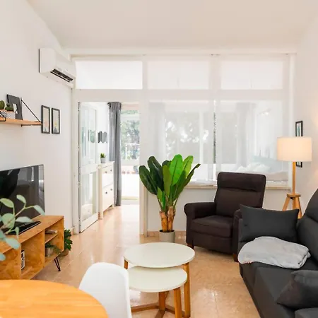 Oasis Junto Al Mar En *